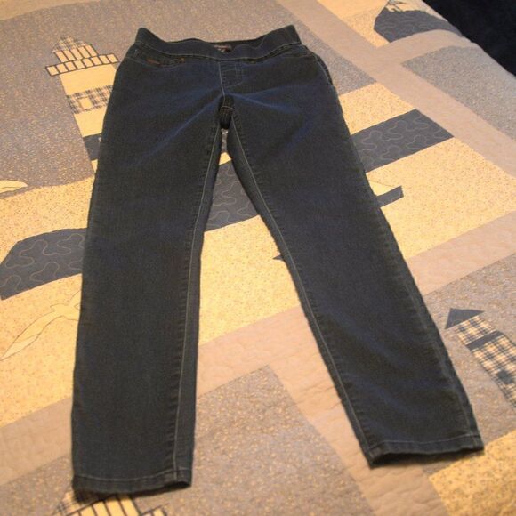 2/$10 Isaac Mizrahi Size 2 Pull-on Jeans MUST BUNDLE FOR THIS PRICE - Picture 1 of 7